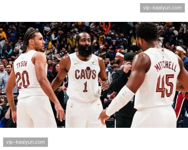 哈登组织串联激活骑士双塔 米切尔无球进攻效率可期